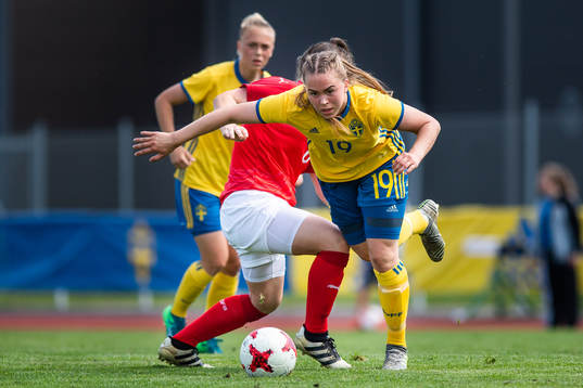 Bläddra bland fler bilder av Fotboll, Dam, F16 Fyrnationsturnering, Österrike - Sverige