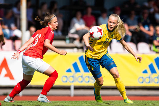 Österrikes Viktoria Sommer och Sveriges Nina Koppang