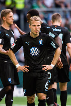Malmö FFs Oscar Lewicki deppar