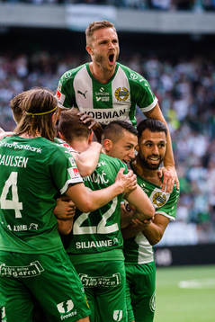 Hammarbys spelare jublar