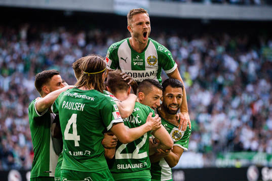 Hammarbys spelare jublar