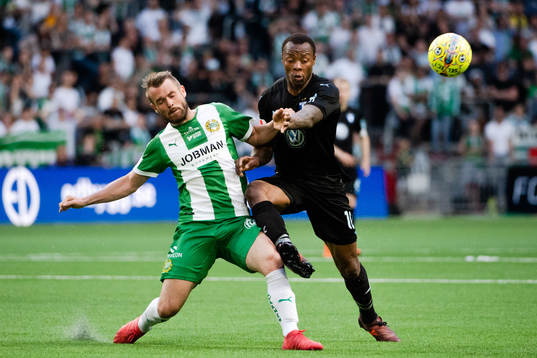Hammarbys David Fällman och Malmö FFs Carlos Strandberg