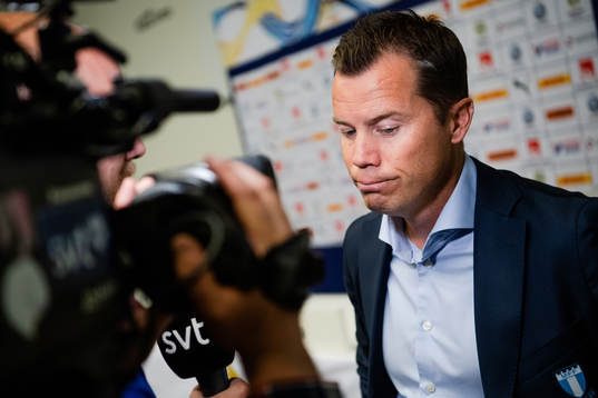 Malmö FFs tränare Daniel Andersson  blir intervjuad av SVT