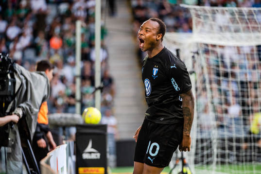 Malmö FFs Carlos Strandberg jublar