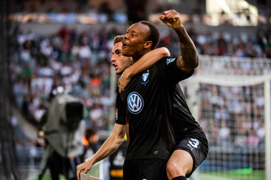 Malmö FFs Carlos Strandberg jublar