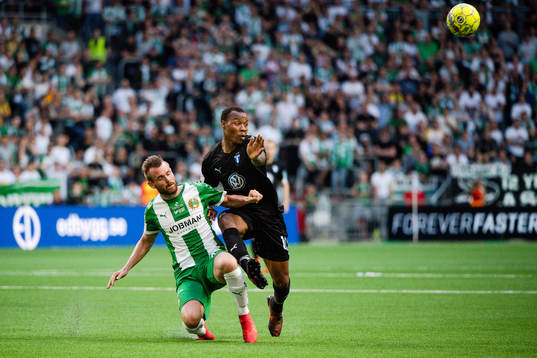 Hammarbys David Fällman och Malmö FFs Carlos Strandberg