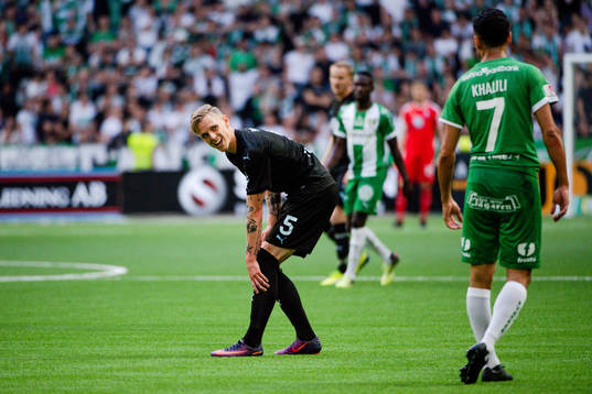 Malmö FFs Sören Rieks har ont