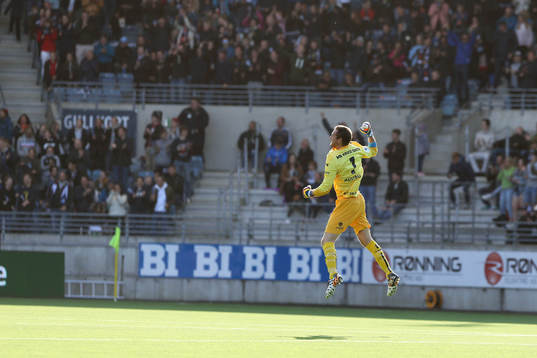 Iven Austbø of Viking celebrates a goal