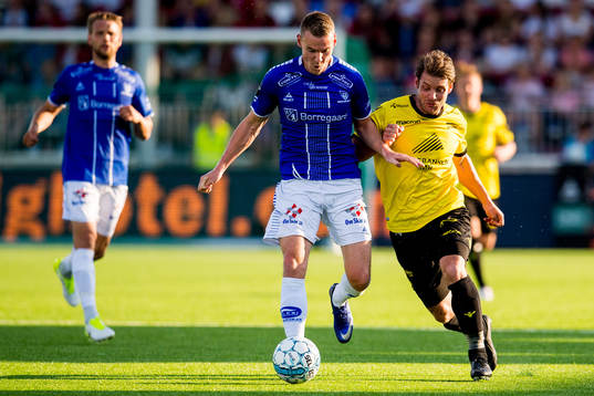 Jon-Helge Tveita of Sarpsborg 08 and Espen Børufsen of