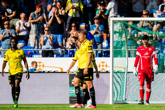 Isaac Twum and goalkeeper Jonas Deumeland of Start look