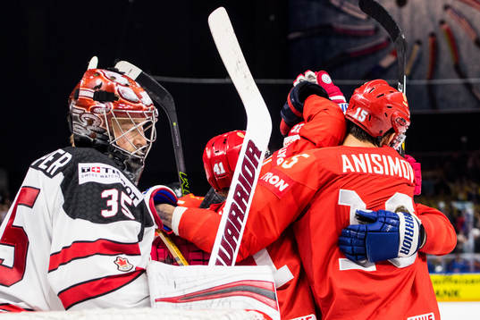 Kanadas målvakt Darcy Kuemper deppar
