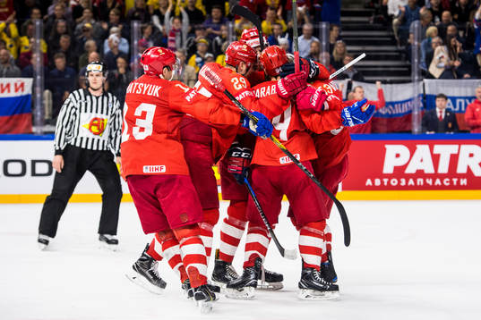 Rysslands spelare jublar