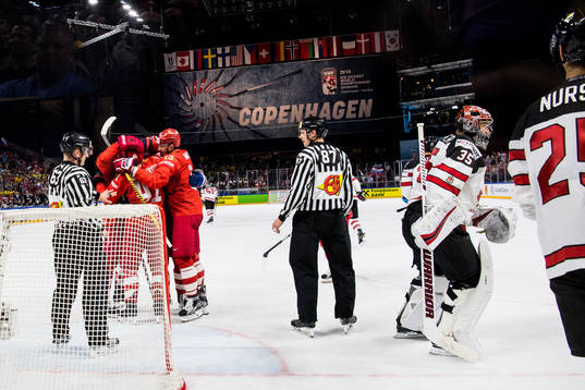 Rysslands spelare jublar