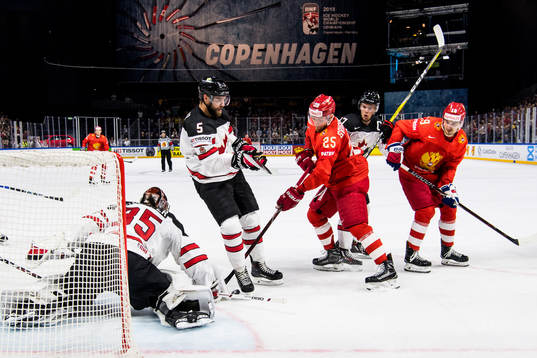 Rysslands Mikhail Grigorenko oroar mot Kanadas målvakt