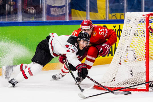 Kanadas Kyle Turris och Rysslands Bogdan Kiselevich