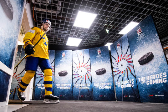 Sveriges Filip Forsberg gör entré till uppvärmningen
