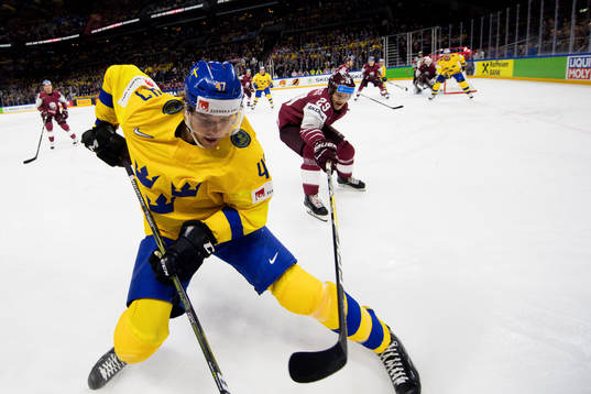 Sveriges Hampus Lindholm och Lettlands Ralfs Freibergs