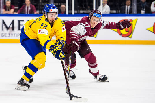 Sveriges Mika Zibanejad och Lettlands Kristaps Zile