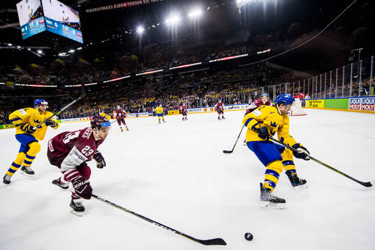 Lettlands Teodors Blugers och Sveriges Johan Larsson