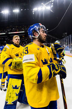Sveriges Mika Zibanejad deppar när han lämnar isen