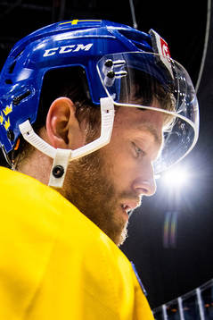 Sveriges Mattias Ekholm deppar när han lämnar isen