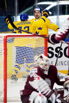 Sveriges Viktor Arvidsson och Filip Forsberg jublar