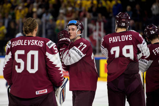 Lettlands målvakt Kristers Gudlevskis, Kristaps Zile och