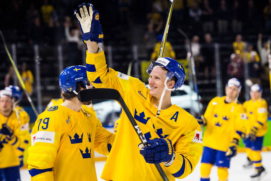 Sveriges John Klingberg tackar publiken