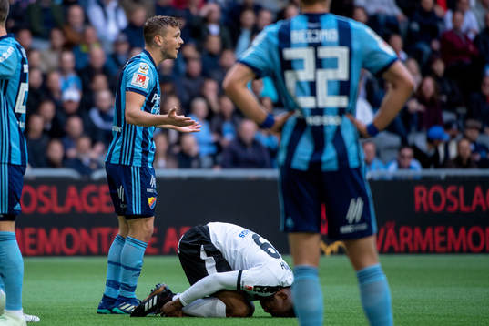 Djurgårdens Jesper Karlström reagerar på ett domslut