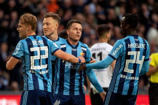 Djurgårdens Kerim Mrabti jublar med lagkamrater