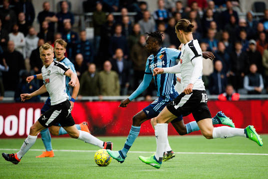 Djurgårdens Philana Tinotenda Kadewere gör 1-0