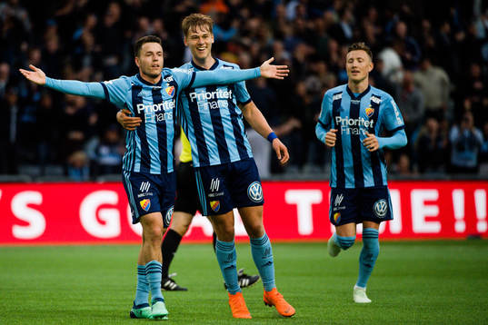 Djurgårdens Kerim Mrabti jublar med Felix Beijmo