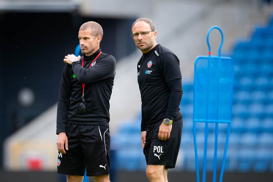 Helsingborgs tränare Per-Ola Ljung och  assisterande
