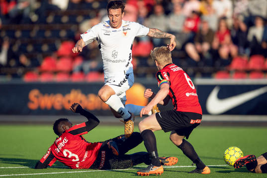 Kalmars Erton Fejzullahu och Brommapojkarnas David Ochieng