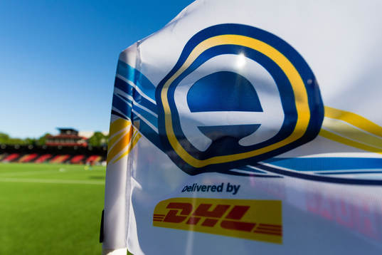 Allsvenskans emblem på en hörnflagga innan