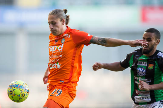 AFC Eskilstunas Felix Michel före GAIS Junes Barny