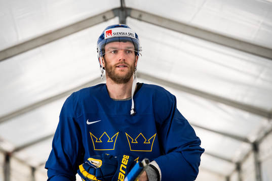 Sveriges Mattias Ekholm anländer