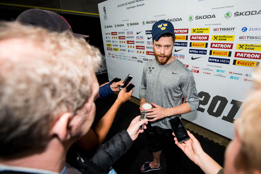 Sveriges Adam Larsson