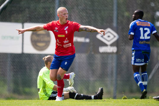 Bläddra bland fler bilder av Fotboll, Division 3 Södra Götaland, Höganäs - Wormo