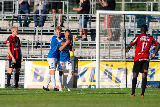 Trelleborgs Freddie Brorsson och Zoran Jovanovic jublar
