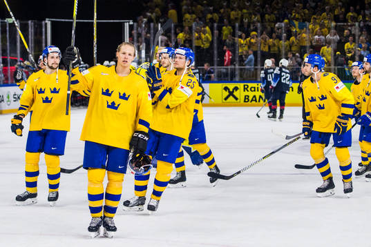 Sveriges Hampus Lindholm jublar