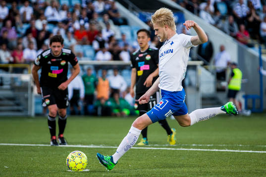 Norrköpings Kalle Holmberg gör 1-1 på straff