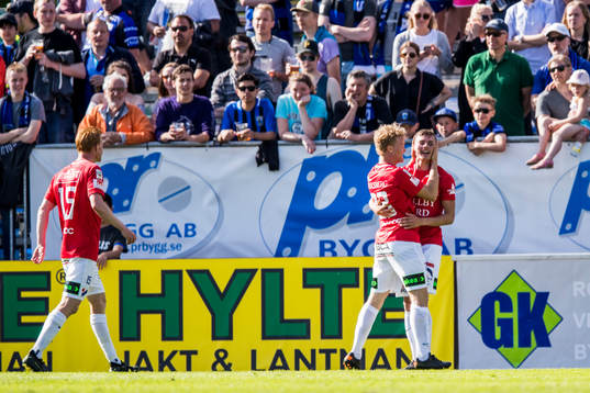 Trelleborgs Felix Hörberg jublar med Freddie Brorsson