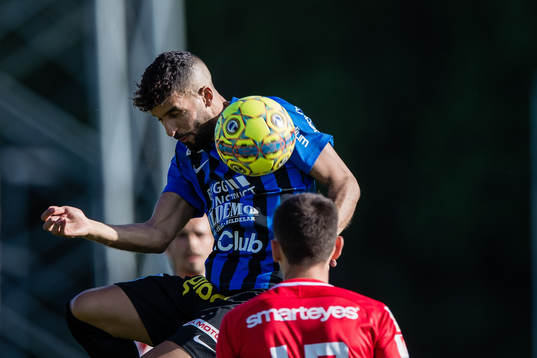 Sirius Omar Eddahri och Trelleborgs Denis Hadzikadunic