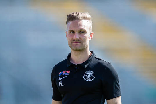 Trelleborgs läkare Filip Lundgård innan fotbollsmatchen i