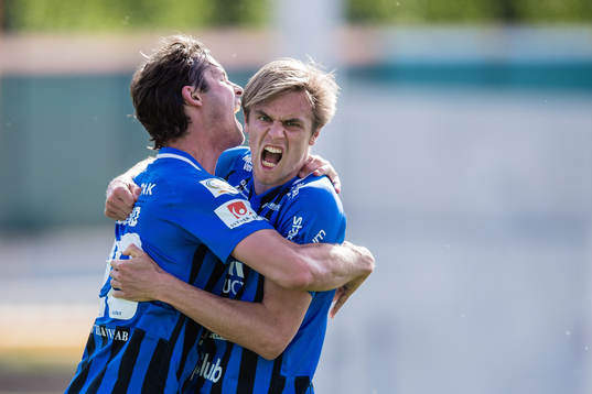 Sirius Oscar Pehrsson (h) jublar med Philip Haglund (v)