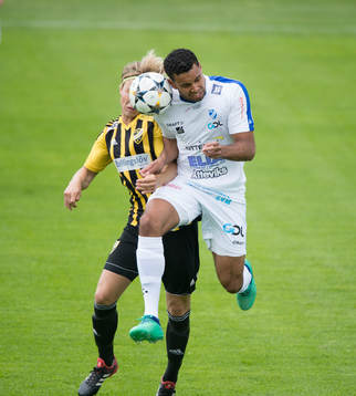 IFK Hässleholms Gustaf Lindroth i matchen i division 2