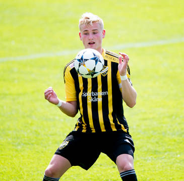 IFK Hässleholms Linus Svensson i matchen i division 2