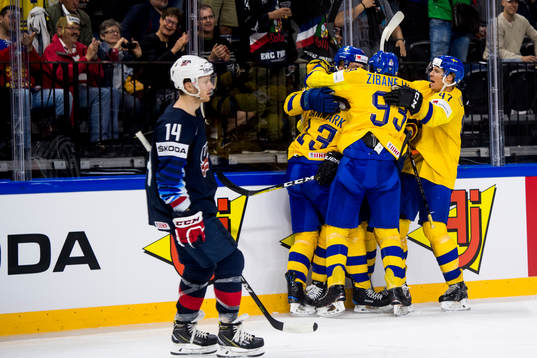 s Nick Jensen deppar i förgrunden medan Mattias Janmark