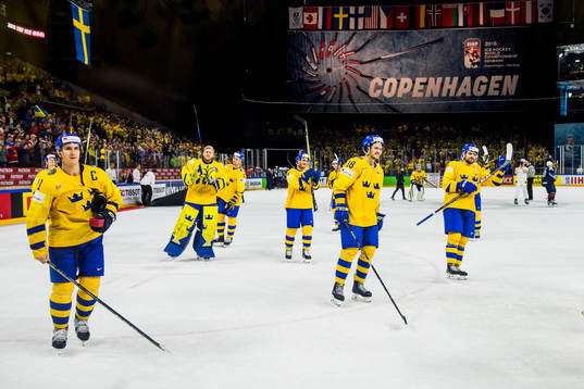 Sveriges spelare jublar